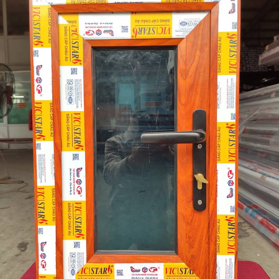 Cửa nhôm vân gỗ sồi mỹ