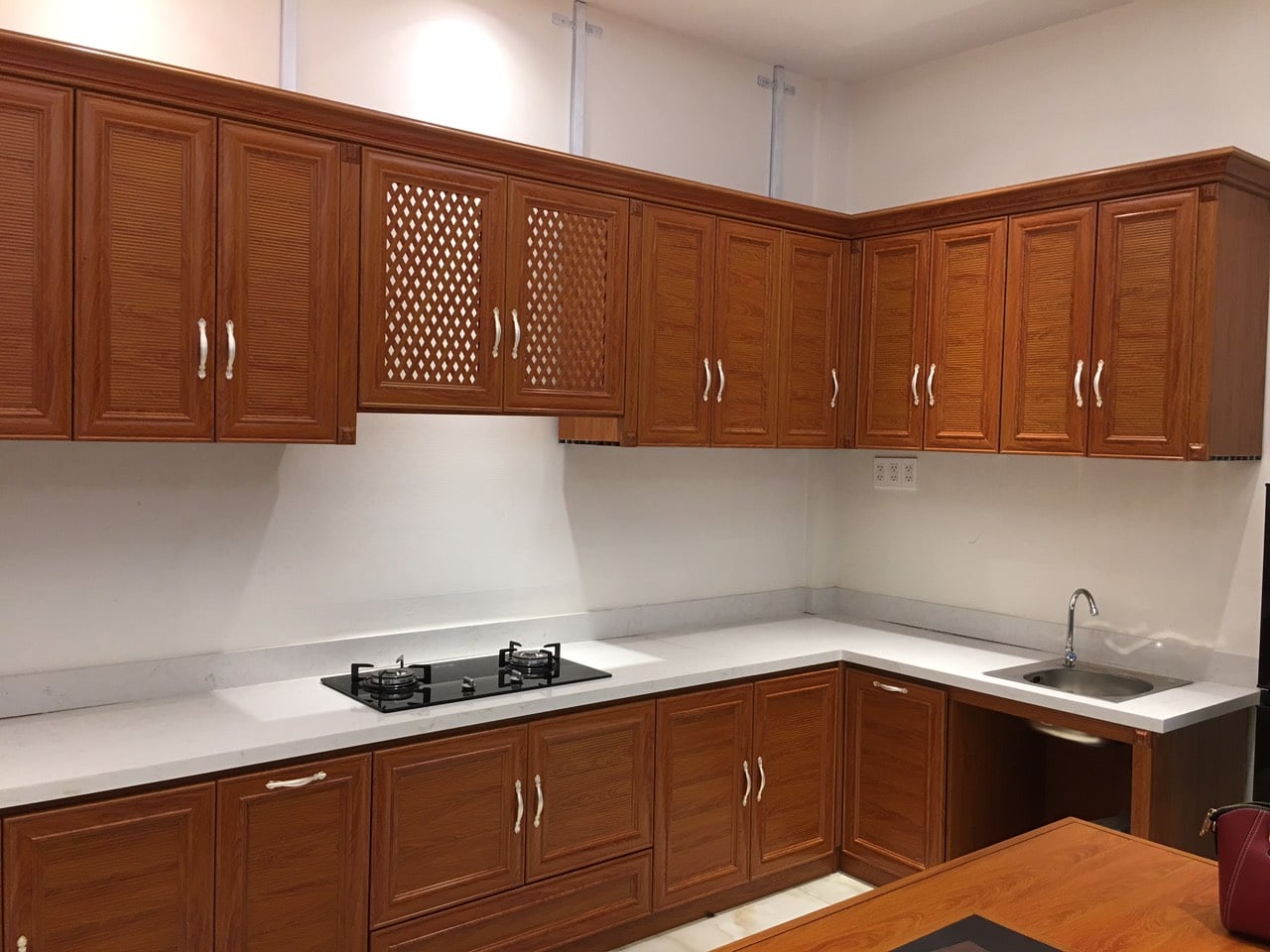 Nhôm nội thất Vichome mẫu tủ bếp nhôm nội thất  hiện đại nhất năm 2021